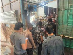 Kios Bahtiar,Di Bongkar Maling, Ketika Di Tinggalkan Pulang Makan Sahur.
