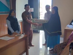 28 KPM,Warga Banua Sendana Terima BLT DD.
